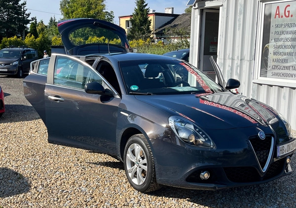 Alfa Romeo Giulietta cena 50900 przebieg: 128400, rok produkcji 2016 z Hajnówka małe 211